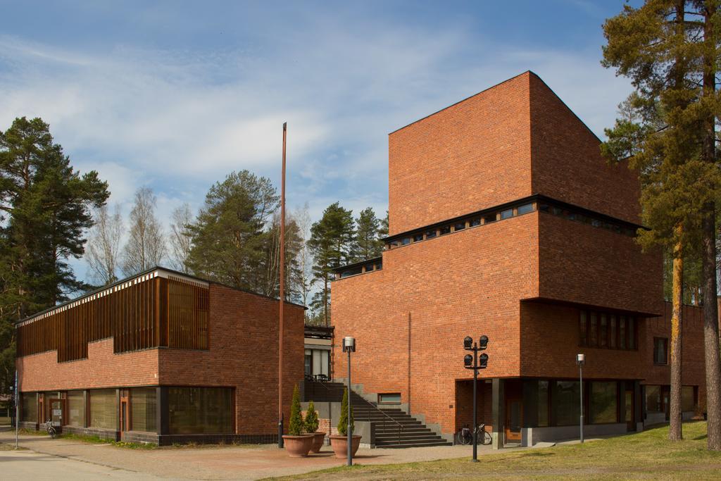 Saeynaetsalo Town Hall * Saynatsalo